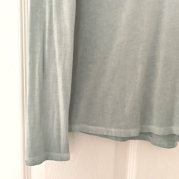 American Eagle Top - Picture 4 of 4